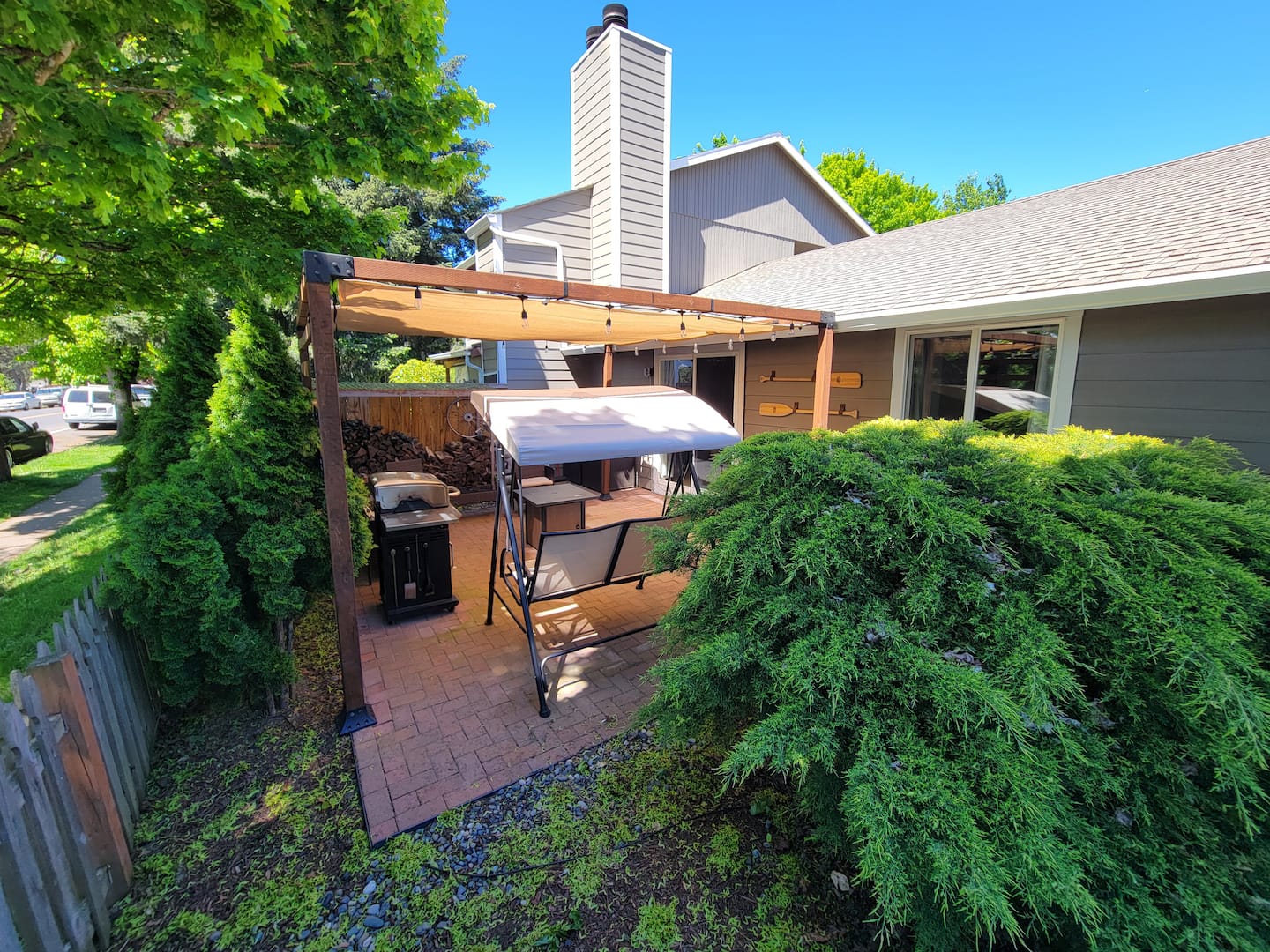 Bask in the warm glow of Edison bulbs strung across our elegant pergola while sharing stories around a cozy fire pit. Relax in comfortable seating surrounded by lush greenery, creating the perfect atmosphere for unforgettable evenings.