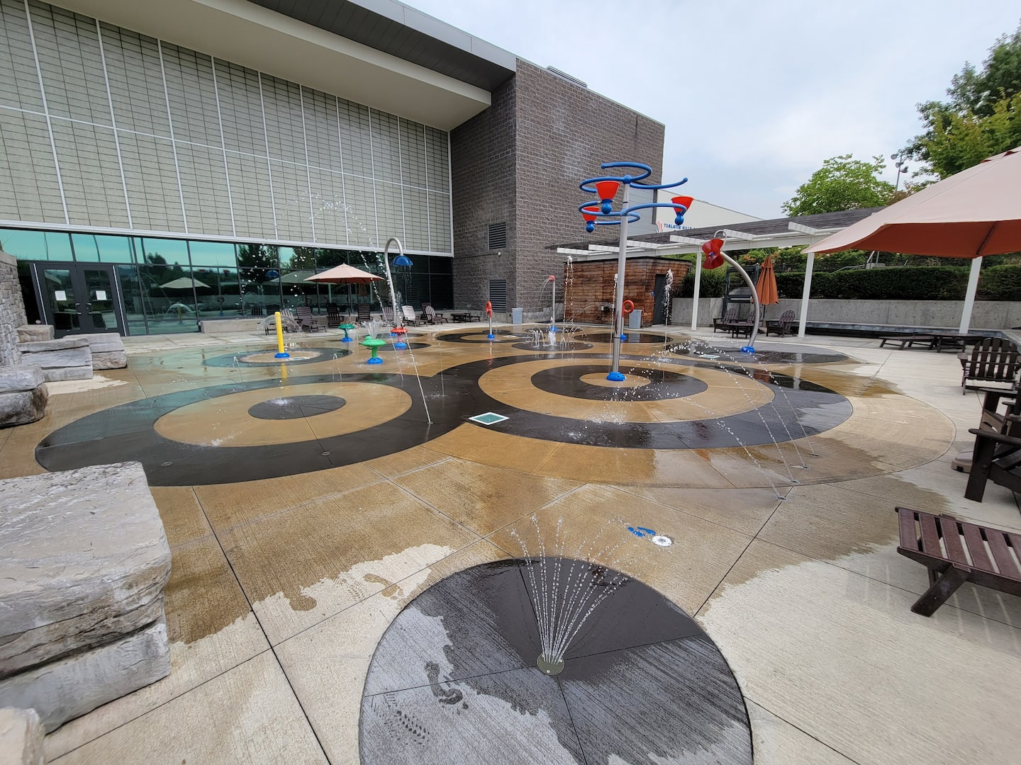 Splash Pad walking distance.
https://www.thprd.org/facilities/recreation/conestoga-recreation-and-aquatic-center